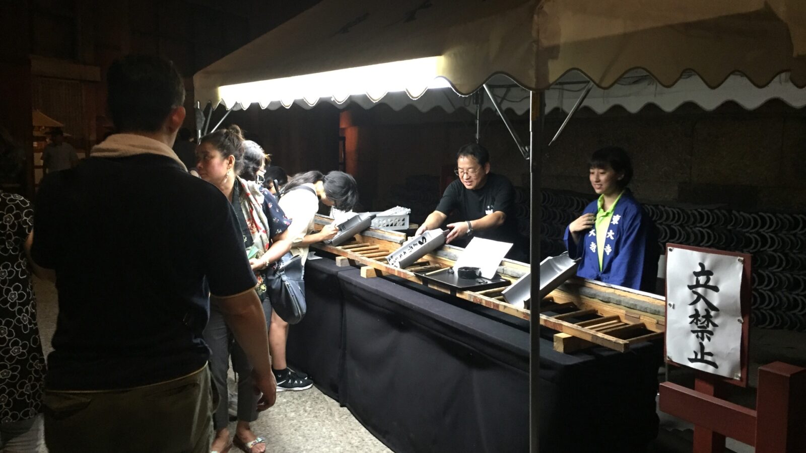 東大寺万灯供養会ボランティア
